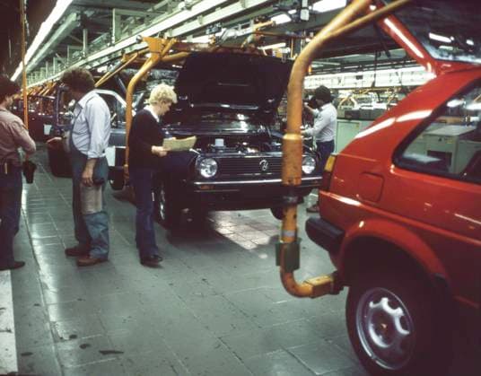 84 5years events DEU, Germany The historical slides from the 84 85 r years events and people from politics, culture, working life, medicine, etc Wolfsburg VW plant with VW production and shift changes ca 1984 5 DEU, Germany The historical slides from the 84s 85s events and people from politics, culture, working life, medicine, etc