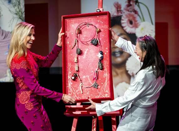 Entertainment Themen der Woche KW47 Entertainment Bilder des Tages ROTTERDAM - Queen Maxima during the presentation of the 2023 Cultural Fund Prize in Theater Zuidplein to Adelheid Roosen of Female Economy. Female Economy receives the prize because, as a self-proclaimed theatre pack , they are a great example of how culture connects. ANP KOEN VAN WEEL netherlands out - belgium out  Copyright: xx x484344570x originalFilename: 484344570.jpg