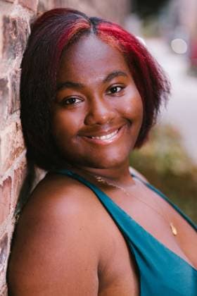 Face portrait of black teenage girl with red hair highlights Libertyville, Illinois, United States R_WVNP231116-1289486-01 ,model released, Symbolfoto