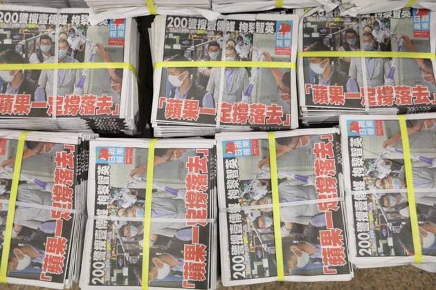 231860.jpg Copies of Apple Daily newspapers to be distributed to newsstands in Hong Kong on Tuesday Aug 11, 2020 following the arrest of founder Jimmy Lai Chee-ying and some of his top editorial executives and advisers Monday on suspicion of breaching the city EDITORIAL USE ONLY  Copyright: xx 231860 x eyepress101244