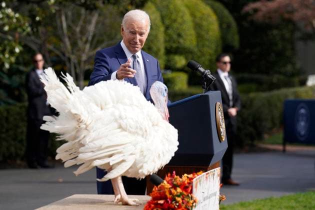 Bilder des Jahres 2023, Entertainment 11 November Entertainment Themen der Woche KW47 Entertainment Bilder des Tages USA, Joe Biden begnadigt Thanksgiving-Truthahn in Washington Joe Biden pardons the Thanksgiving Turkey - Washington U.S. President Joe Biden pardons the National Thanksgiving Turkey during a ceremony on the South Lawn of the White House in Washington on November 20, 2023. Photo by Yuri Gripas ABACAPRESS.COM Washington DC United States  Copyright: xPool ABACAx