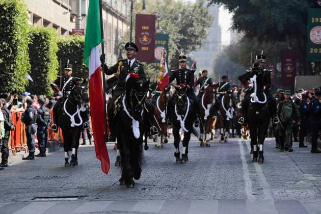 News Themen der Woche KW47 November 21, 2023, Mexico City, Mexico City, Mexico: Members of the National Army on horseback during the commemoration of the 113th Anniversary of the Mexican Revolution. Mexico City Mexico - ZUMAs310 20231121_zip_s310_022 Copyright: xLuisxExSalgadox