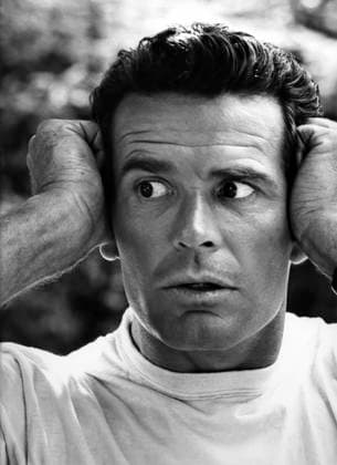 Film The Great Escape Actor James Garner boofing around off camera Bavaria Germany  Copyright: xLeoxFuchsxArchivesx 0635 James Garner (The Great Escape) HANDS ON HEAD PORTRAIT