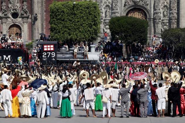 Andres Manuel Lopez Obrador, president of Mexico commemorates the 113th anniversary of the Mexican Revolution November 20, 2023, Mexico City, Mexico: Military personnel participate in costumes in the representations of scenes from the Mexican Revolution in the Zocalo square in Mexico City. on November 20, 2023 in Mexico City, Mexico (Photo by Luis Barron Eyepix Group). Copyright: xLuisxBarronx xEyepixxGroupx LB_20231120_REVMEX30