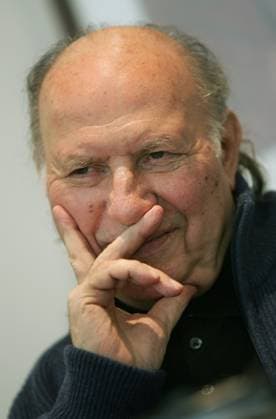 DVD298-(18 12 07). Entrevista con el escritor húngaro Imre Kertész, Premio Nobel de Literatura en 2002, fotografiado en Berlín. Santos Cirilo. EDITORIAL USE ONLY  Copyright: xx x elpphotos009358