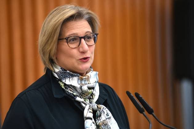 Minister President Anke Rehlinger awards the Saarland Order of Merit on Monday 20 11 2023 in the State Chancellery in Saarbrücken to six personalities who have rendered outstanding services to cross-border cooperation between Germany and France in Saarland In the picture bub