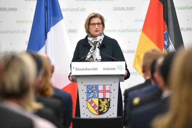 Minister President Anke Rehlinger awards the Saarland Order of Merit on Monday 20 11 2023 in the State Chancellery in Saarbrücken to six personalities who have rendered outstanding services to cross-border cooperation between Germany and France in Saarland In the picture bub
