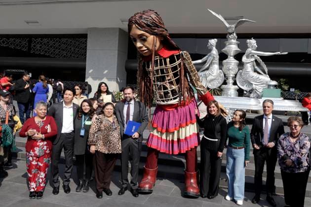 Amal, a giant puppet, visits the Mexican Congress November 21, 2023, Mexico City, Mexico: Little Amal, giant puppet of a 10-year-old Syrian girl; symbol of the rights of refugees globally, during her visit to the Chamber of Deputies in Mexico City. on November 21, 2023 in Mexico City, Mexico (Photo by Luis Barron Eyepix Group). Copyright: xLuisxBarronx xEyepixxGroupx LB_20231121_AMAL_DIPMX4