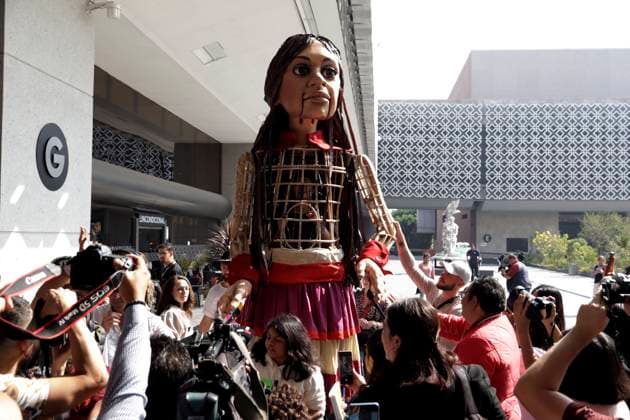 November 21, 2023, Mexico City, Mexico: Little Amal, giant puppet of a 10-year-old Syrian girl; symbol of the rights of refugees globally, during her visit to the Chamber of Deputies in Mexico City. on November 21, 2023 in Mexico City, Mexico Mexico City Mexico - ZUMAe321 20231121_zia_e321_021 Copyright: xLuisxBarronx