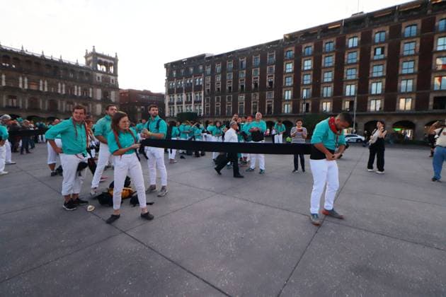 The Castellers of Vila franca Make An Eight Floors Human Tower November 21, 2023 in Mexico City, Mexico: The Castellers of Vila franca make an eight-story human tower as part of the celebration of 75 years of the founding of the Colle in the zocalo of Mexico City. On November 21, 2023. In Mexico City. (Photo by Carlos Santiago Eyepix Group) Copyright: xCarlosxSantiagox xEyepixxGroupx CS202311218369