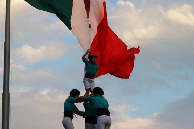 The Castellers of Vila franca Make An Eight Floors Human Tower November 21, 2023 in Mexico City, Mexico: The Castellers of Vila franca make an eight-story human tower as part of the celebration of 75 years of the founding of the Colle in the zocalo of Mexico City. On November 21, 2023. In Mexico City. (Photo by Carlos Santiago Eyepix Group) Copyright: xCarlosxSantiagox xEyepixxGroupx CS202311218353
