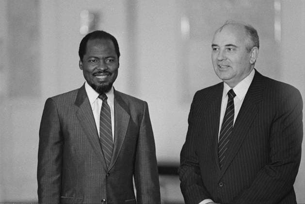 Delegation of Mozambique visits USSR 8561565 05.08.1987 A delegation of the People s Republic of Mozambique visits the USSR, August 3-6, 1987. From right: President of the USSR Mikhail Gorbachev and Mozambican President Joaquim Chissano at a meeting in the Kremlin. Sergey Guneev Moscow Russia  Copyright: xSergeyxGuneevx
