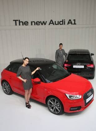 Audi s new A1 hatchback debuts in S. Korea Audi s new A1 hatchback debuts in S. Korea Two models show off the new Audi A1 hatchback, manufactured by German carmaker Audi, during a publicity event in Seoul on June 18, 2015. (Yonhap) 2015-06-18 14:17:06 < 1980-2015 YONHAPNEWS AGENCY. .> ¼­¿ï EDITORIAL USE ONLY  Copyright: xx PYH2015061806890034100 YonhapxNewsx yonphotos086359