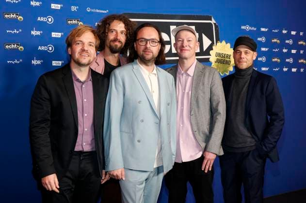 Gunnar Astrup, Andreas Puffpaff, Kim Frank, Florian Sump und Kai Fischer von Echt bei der Premiere der dokumentarischen Coming-of-Age Trilogie Echt - Unsere Jugend im Festsaal Kreuzberg. Berlin, 22.11.2023 *** Gunnar Astrup, Andreas Puffpaff, Kim Frank, Florian Sump and Kai Fischer from Echt at the premiere of the documentary coming of age trilogy Echt Unsere Jugend at Festsaal Kreuzberg Berlin, 22 11 2023 Foto:xA.xBuggex xFuturexImagex echt_3120