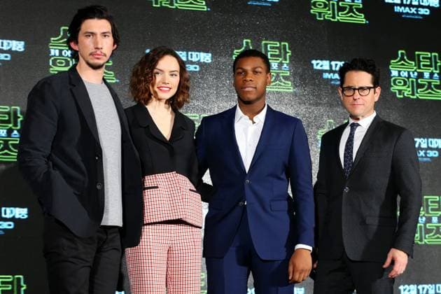 Movie Star Wars: The Force Awakens Movie Star Wars: The Force Awakens The stars of the new movie Star Wars: The Force Awakens -- Adam Douglas Driver, Daisy Ridley and John Boyega (L to 2nd R) -- along with director J.J.Abrams (R) pose for a photo during a publicity event in Seoul on Dec. 9, 2015. The movie will be released in South Korea on Dec. 17. (Yonhap) 2015-12-09 13:39:14 < 1980-2015 YONHAPNEWS AGENCY. .> ¼­¿ï EDITORIAL USE ONLY  Copyright: xx PYH2015120905460034400 YonhapxNewsx yonphotos092616