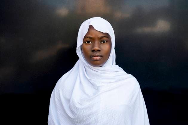 Serious young woman wearing hijab in front of black wall model released, Symbolfoto, DLTSF03673