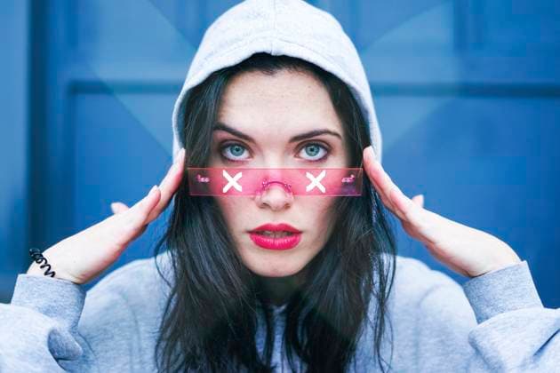 Creative Highlights Symbolbilder Young woman wearing hooded shirt and adjusting smart glasses model released, Symbolfoto, SVCF00397