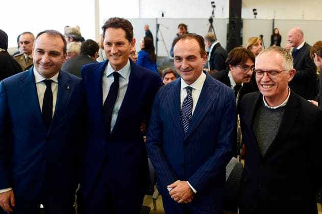 Foto IPP Massimo Rana Torino 23-11-2023 Inaugurazione del primo hub di economia circolare di Stellantis dove auto e pezzi di ricambio verranno rigenerati per essere riutilizzati e rivenduti sul mercati nella foto stefano lo russo sindaco di Torino , john elkann presidente stellantis, alberto cirio presidente regione piemonte stefano e Carlos Tavares amministratore delegato stellantis Italy Photo Press - World Copyright *** Photo IPP Massimo Rana Turin 23 11 2023 Inauguration of the first circular economy hub of Stellantis where cars and spare parts will be remanufactured to be reused and resold on the markets in the photo stefano lo russo mayor of Turin , john elkann president stellantis, alberto cirio president piedmont region stefano 