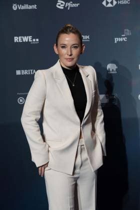 Jeannine MICHAELSEN, Presenter, Red Carpet, Red Carpet Show, Arrival, German Sustainability Award Ceremony in Duesseldorf on 23 11 2023