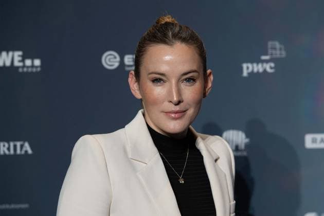 Jeannine MICHAELSEN, Presenter, Red Carpet, Red Carpet Show, Arrival, German Sustainability Award Ceremony in Duesseldorf on 23 11 2023