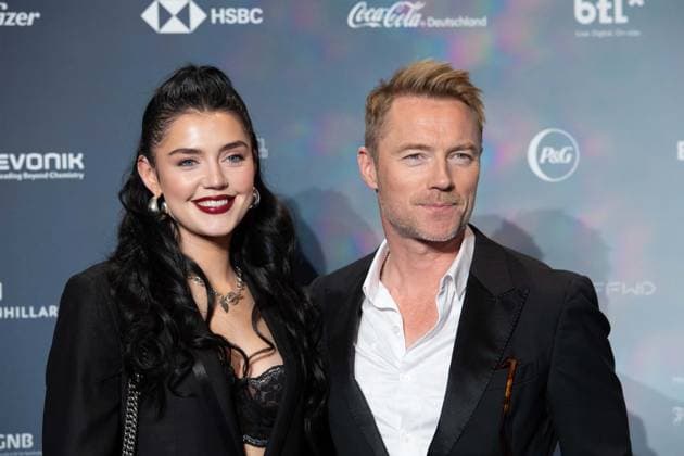 Ronan KEATING, singer, musician, with his daughter Missy, Red Carpet, Red Carpet Show, Arrival, German Sustainability Award Ceremony in Duesseldorf on 23 11 2023