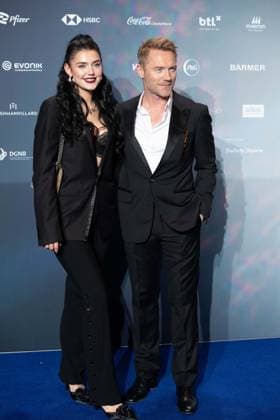 Ronan KEATING, singer, musician, with his daughter Missy, Red Carpet, Red Carpet Show, Arrival, German Sustainability Award Ceremony in Duesseldorf on 23 11 2023