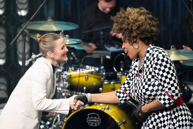 Singer Macy GRAY receives the German Sustainability Award, on the left presenter Jeannine MICHAELSEN, German Sustainability Award ceremony in Duesseldorf on 23 11 2023