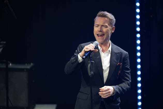Ronan KEATING, singer, musician, receives the German Sustainability Award, singing, song, concert, German Sustainability Award ceremony in Duesseldorf on 23 11 2023