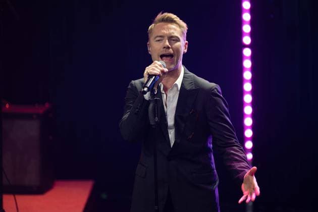 Ronan KEATING, singer, musician, receives the German Sustainability Award, singing, song, concert, German Sustainability Award ceremony in Duesseldorf on 23 11 2023