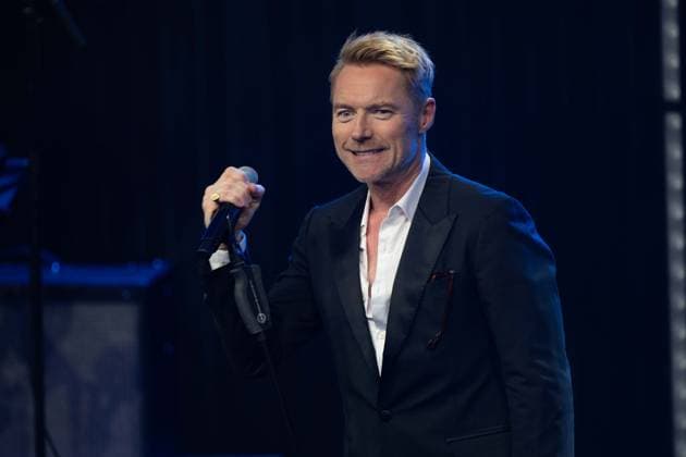 Ronan KEATING, singer, musician, receives the German Sustainability Award, singing, song, concert, German Sustainability Award ceremony in Duesseldorf on 23 11 2023