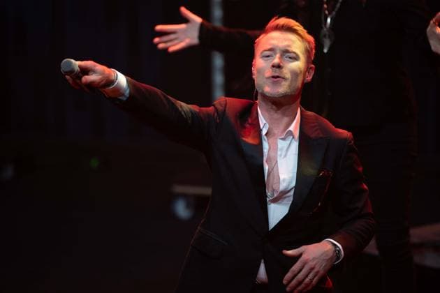 Ronan KEATING, singer, musician, receives the German Sustainability Award, singing, song, concert, German Sustainability Award ceremony in Duesseldorf on 23 11 2023