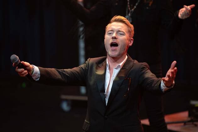 Ronan KEATING, singer, musician, receives the German Sustainability Award, singing, song, concert, German Sustainability Award ceremony in Duesseldorf on 23 11 2023