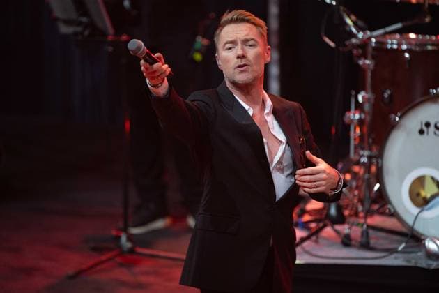 Ronan KEATING, singer, musician, receives the German Sustainability Award, singing, song, concert, German Sustainability Award ceremony in Duesseldorf on 23 11 2023