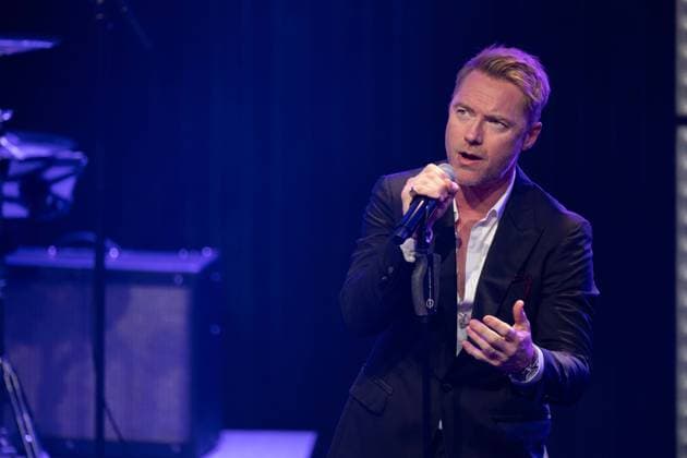 Ronan KEATING, singer, musician, receives the German Sustainability Award, singing, song, concert, German Sustainability Award ceremony in Duesseldorf on 23 11 2023
