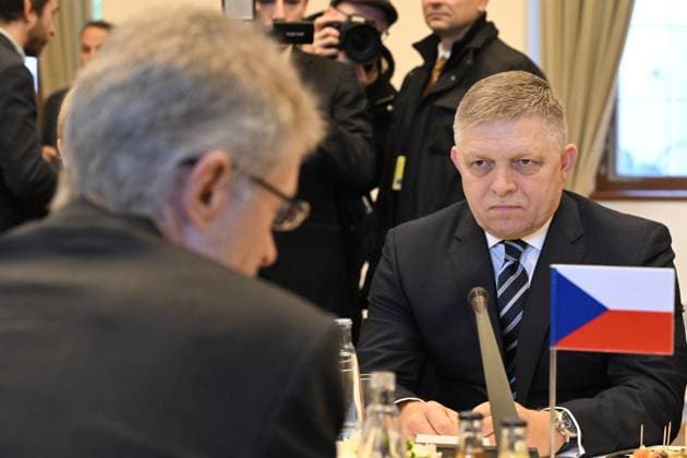 Senate Speaker Milos Vystrcil (ODS), left, welcomes new Slovak Prime Minister Robert Fico in Prague, Czech Republic, November 24, 2023. (CTKxPhoto KaterinaxSulova) CTKPhotoP2023112401529  CTKPhotoP2023112401529