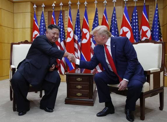 Trump meets with N.K. leader at Panmunjom Trump meets with N.K. leader at Panmunjom U.S. President Donald Trump (R) and North Korean leader Kim Jong-un shake hands as they meet at the Freedom House on the southern side of the truce village of Panmunjom in the Demilitarized Zone, which separates the two Koreas, on June 30, 2019. (Yonhap) 2019-06-30 16:17:25 < 1980-2019 YONHAPNEWS AGENCY. .> ÆÄÁÖ½Ã °æ±âµµ EDITORIAL USE ONLY  Copyright: xx PYH2019063010100031500 YonhapxNewsx yonphotos152511