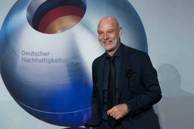Simon LICHT, Schauspieler, Roter Teppich, Red Carpet Show, Ankunft, arrival, Verleihung Deutscher Nachhaltigkeitspreis in Duesseldorf am 24.11.2023. *** Simon LICHT, Actor, Red Carpet, Red Carpet Show, Arrival, Arrival, German Sustainability Award Ceremony in Duesseldorf on 24 11 2023