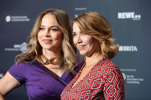from l Regina HALMICH, boxer, Tina RULAND, actress, red carpet, red carpet show, arrival, German Sustainability Award ceremony in Duesseldorf on 24 11 2023