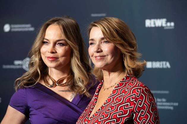 from l Regina HALMICH, boxer, Tina RULAND, actress, red carpet, red carpet show, arrival, German Sustainability Award ceremony in Duesseldorf on 24 11 2023