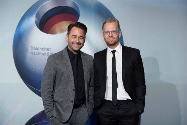 Dennis WILMS, presenter, accompanist Paul FALK, musician, red carpet, red carpet show, arrival, arrival, German Sustainability Award ceremony in Duesseldorf on 24 11 2023