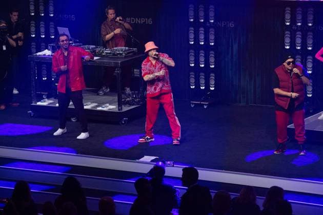 Band CULCHA CANDELA, singing, concert, German Sustainability Award ceremony in Duesseldorf on 24 11 2023