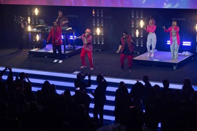 Band CULCHA CANDELA, singing, concert, German Sustainability Award ceremony in Duesseldorf on 24 11 2023