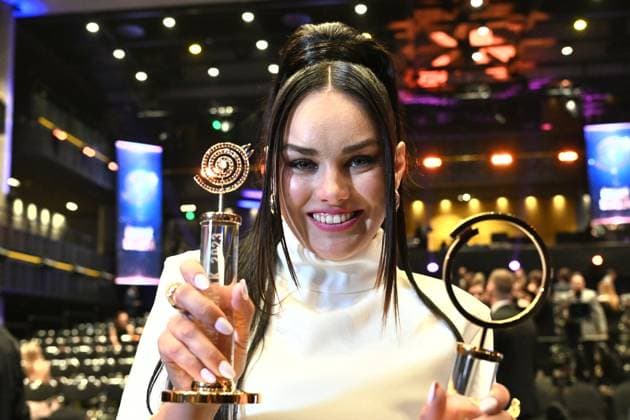 Polish-Czech singer Ewa Farna won the female singer category of the Czech Nightingale pop music poll and became absolute winner with the most fan votes, in Prague, Czech Republic, November 24, 2023. (CTKxPhoto MichaelaxRihova) CTKPhotoP2023112500067  CTKPhotoP2023112500067