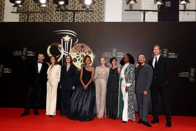 Photocall de la cÃ rÃ monie d ouverture du 20eme Festival International du Film de Marrakech Les membres du jury, Joel Edgerton, Camille Cottin, Joanna Hogg, LeÃ¯la Slimani, Jessica Chastain, Zar Amir, Dee Rees, Tarik Saleh, Alexander Skarsgard au photocall de la cÃ rÃ monie d ouverture et de la projection du film Hit Man lors du 20eme Festival International du Film de Marrakech, Maroc, le 24 novembre 2023. Dominique Jacovides Bestimage Celebs attending the opening ceremony and screening of Hit Man during the 20th Marrakech International Film Festival on November 24, 2023 in Marrakech, Morocco. Marrakech Maroc  Copyright: xDOMINIQUExJACOVIDESx xBESTIMAGExDOMINIQUExJACOVIDESx xBESTIMAGEx