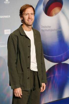 Sebastian Vettel at the presentation of the 16 German Sustainability Award 2023 at the Maritim Hotel Düsseldorf, 24 11 2023 Foto:xR.xSchmiegeltx xFuturexImagex nachhaltigkeitspreis_3141