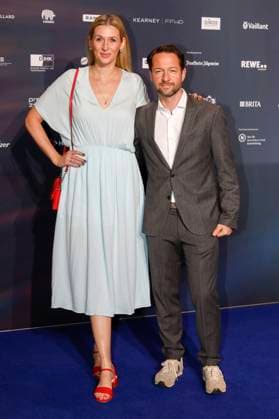 Andrea Gerhard with partner David Wehle at the presentation of the 16 German Sustainability Award 2023 at the Maritim Hotel Düsseldorf, 24 11 2023 Foto:xR.xSchmiegeltx xFuturexImagex nachhaltigkeitspreis_3193