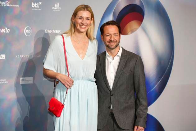 Andrea Gerhard with partner David Wehle at the presentation of the 16 German Sustainability Award 2023 at the Maritim Hotel Düsseldorf, 24 11 2023 Foto:xR.xSchmiegeltx xFuturexImagex nachhaltigkeitspreis_3198