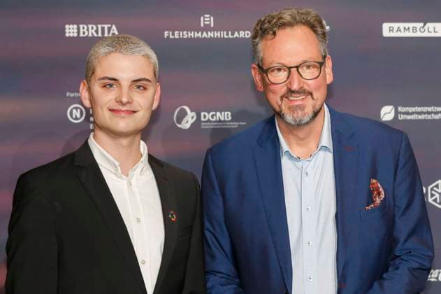 Fabian Grischkat and Eckart von Hirschhausen at the presentation of the 16 German Sustainability Award 2023 at the Maritim Hotel Düsseldorf, 24 11 2023 Foto:xR.xSchmiegeltx xFuturexImagex nachhaltigkeitspreis_3209
