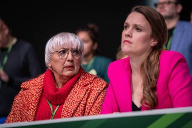 Bündnis 90 Die Grünen - 49. Ordentliche Bundesdelegiertenkonferenz 2023 in Karlsruhe - Claudia Roth, Staatsministerin für Kultur und Medien (links) mit Terry Reintke, Spitzenkandidatin für die Europawahl 2024;Bündnis 90 Die Grünen - 49. Ordentliche Bundesdelegiertenkonferenz 2023 in Karlsruhe - Claudia Roth, Staatsministerin für Kultur und Medien (links) mit Terry Reintke, Spitzenkandidatin für die Europawahl 2024, Karlsruhe Baden-Württemberg Deutschland dm-arena *** Bündnis 90 Die Grünen 49 Ordinary Federal Delegates Conference 2023 in Karlsruhe Claudia Roth, Minister of State for Culture and the Media left with Terry Reintke, lead candidate for the 2024 European elections Bündnis 90 Die Grünen 49 Ordinary Federal Delegates Conf