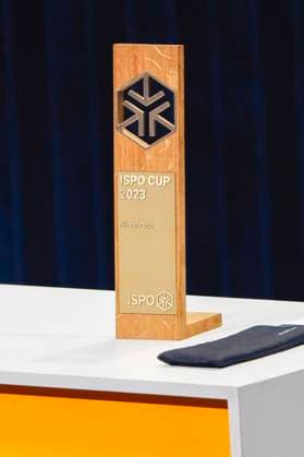 The prize at the presentation of the 16 German Sustainability Award 2023 at the Maritim Hotel Düsseldorf, 24 11 2023 Foto:xR.xSchmiegeltx xFuturexImagex nachhaltigkeitspreis_3232